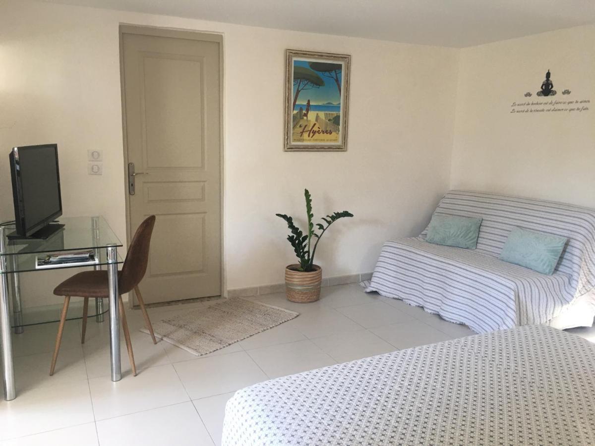 Appartement Dans La Colline Belgentier Bagian luar foto
