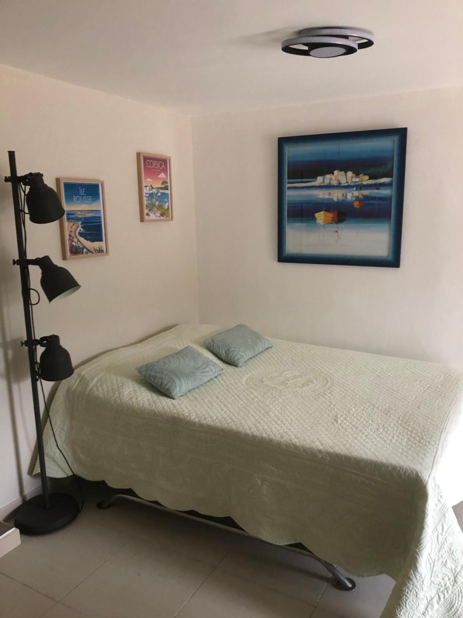 Appartement Dans La Colline Belgentier Bagian luar foto