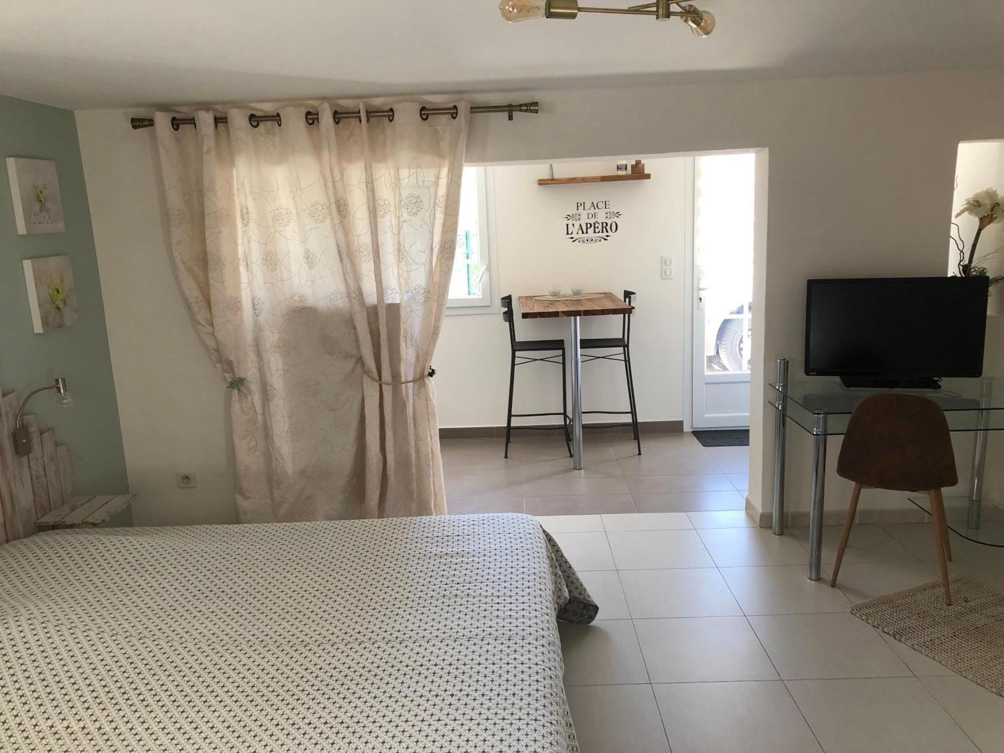 Appartement Dans La Colline Belgentier Bagian luar foto