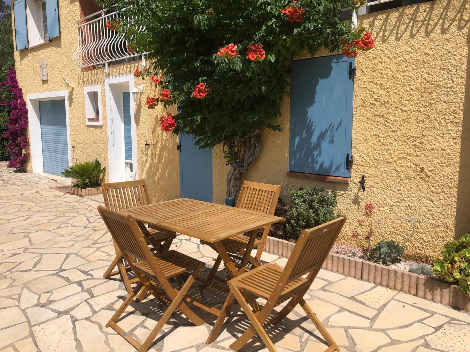 Appartement Dans La Colline Belgentier Bagian luar foto
